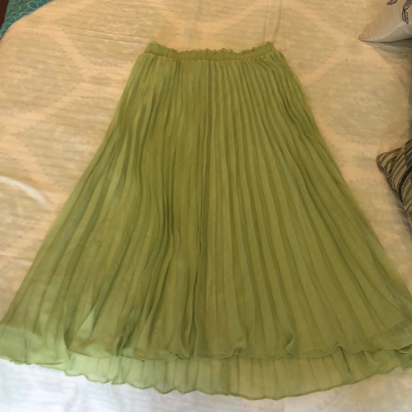 brand new pleated skirt - Picture 5 of 7